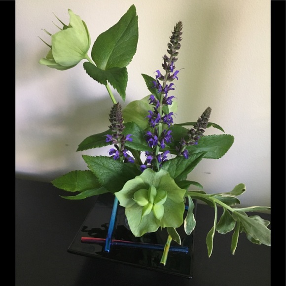 Hand Made Glass Flower Holder - Picture 1 of 4